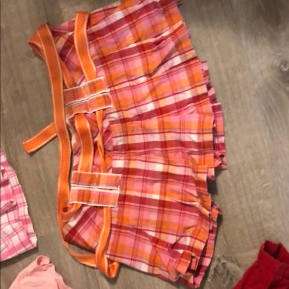 Mini skirts - Picture 3 of 7